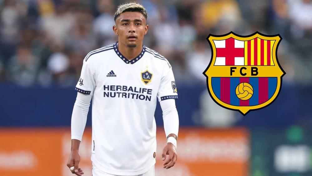 مرفوقًا بوكيل أعماله سينوح.. المكسيكي جوليان أراوخو يصل إلى برشلونة لتوقيع عقد انضمامه للنادي الكتلوني