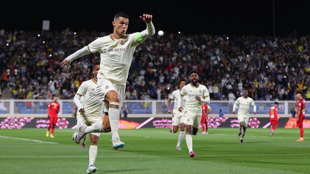 "هاتريك" رونالدو يقود النصر للفوز على ضمك (0-3) والبرتغالي ينافس تاليسكا وكارلوس وحمد الله في سباق هدّافي الدوري السعودي