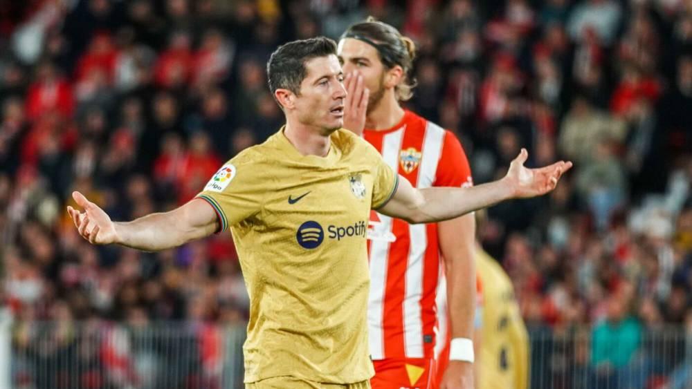 ليفاندوفسكي يغيب عن برشلونة في "الكلاسيكو" وضد فالنسيا