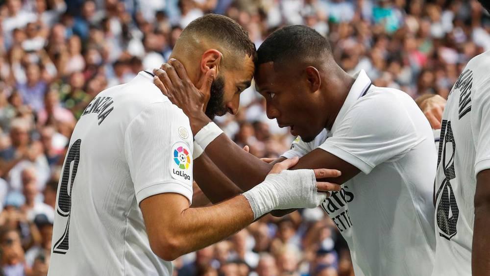 ألابا يبرر اختياره لميسي: "المنتخب النمساوي يصوّت لهذه الجائزة كفريق وليس وحدي والجميع يعلم كم أنا مُعجب ببنزيما"