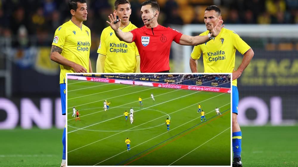 بسبب خطأ في مباراته ضد إلتشي.. قادش يطالب بإيقاف الدوري الإسباني!