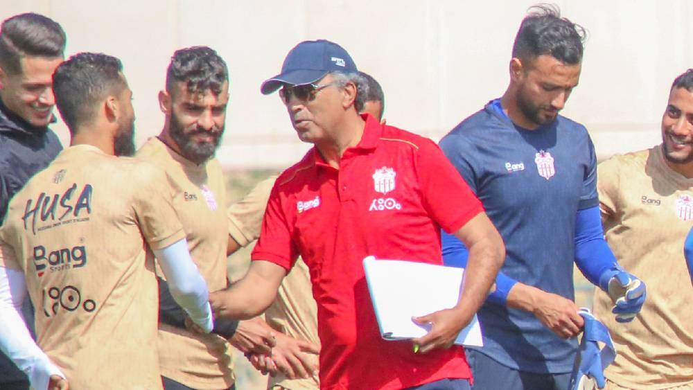 السكتيوي يقود تداريب حسنية أكادير استعدادا لمواجهة الرجاء