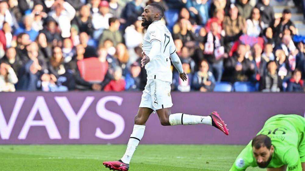 الدوري الفرنسي/ إيكامبي يقود رين للانتصار على المتصدر باريس سان جيرمان (0-2)