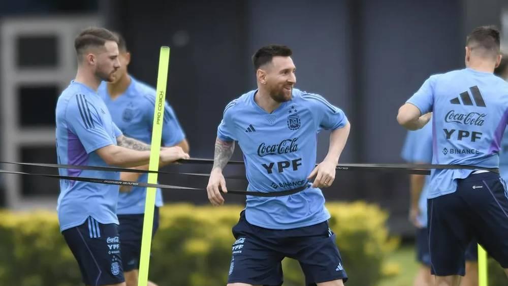 سكالوني: "ميسي هو من يقرر متى تنتهي مسيرته الدولية"