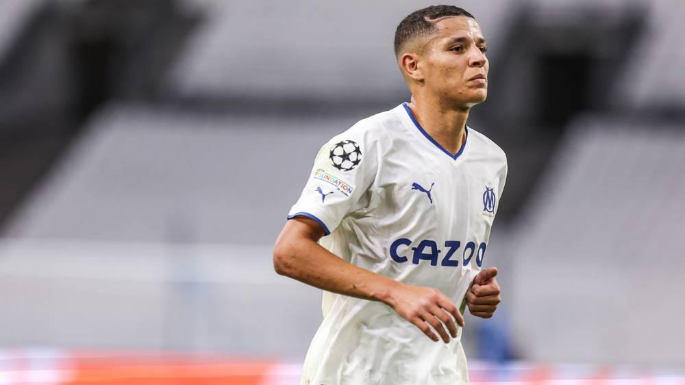 تقارير فرنسية: "أولمبيك مارسيليا يفضل عدم المخاطرة بحارث ويجهزه للموسم المقبل"