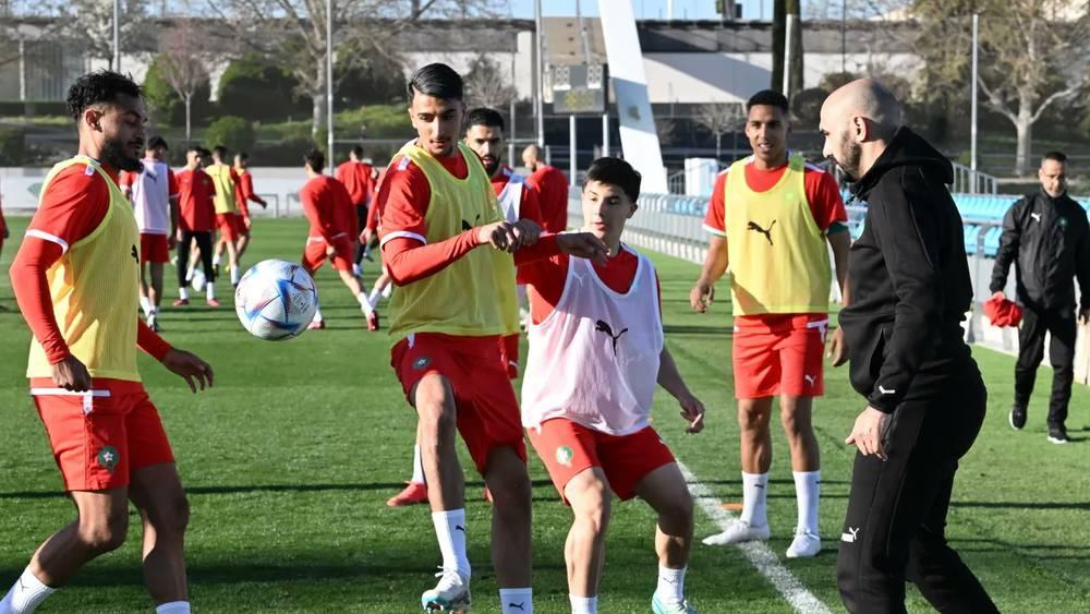 المنتخب المغربي يخوض آخر حصة تدريبية استعدادا لمواجهة البيرو