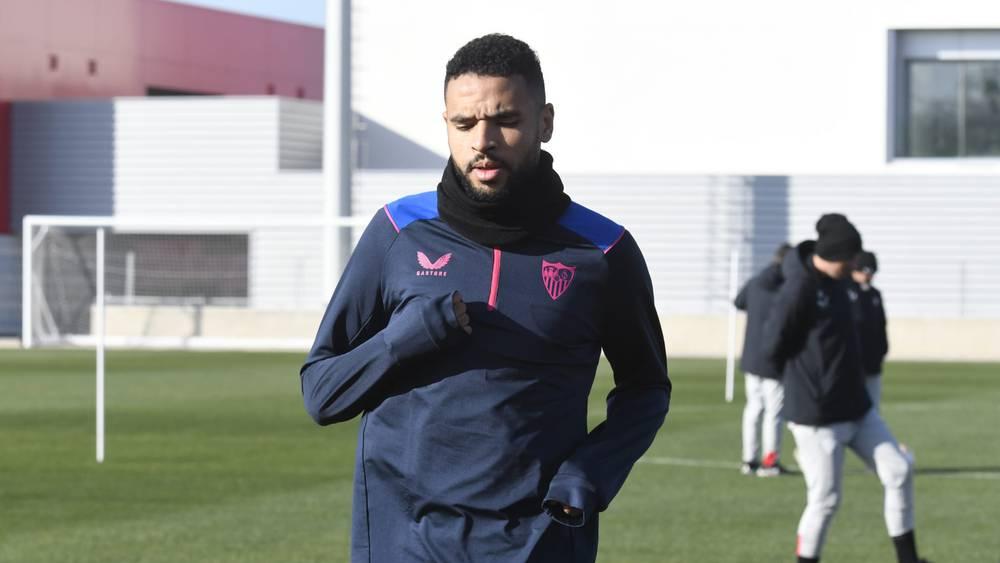 النصيري حاضر رفقة بونو في قائمة إشبيلية لمواجهة قادش