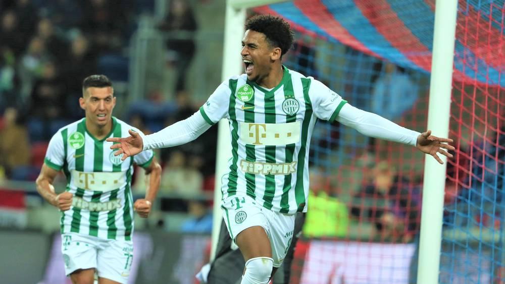 المغربي ريان مايي تحت رادار ليدز يونايتد الإنجليزي