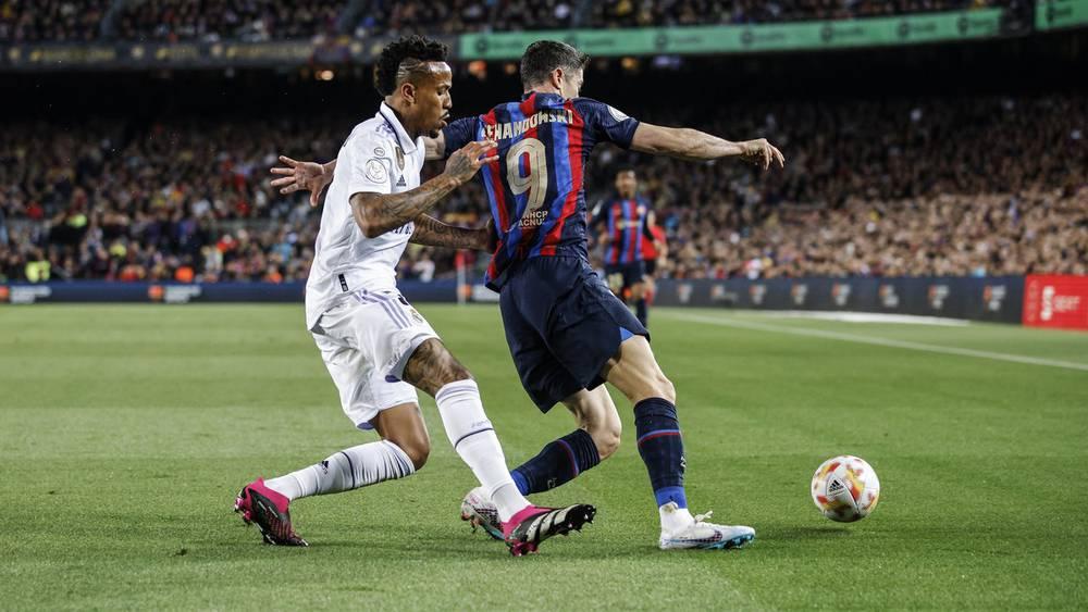 ليفاندوفسكي: "لم أستطع المشي بعد ضربة ميليتاو"