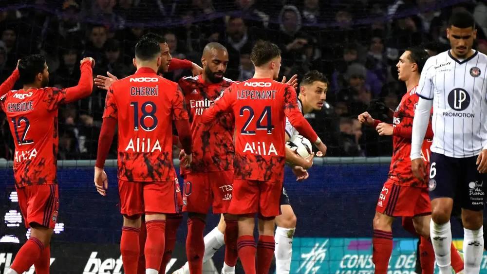 أولمبيك ليون ينعش آماله في المشاركة الأوروبية