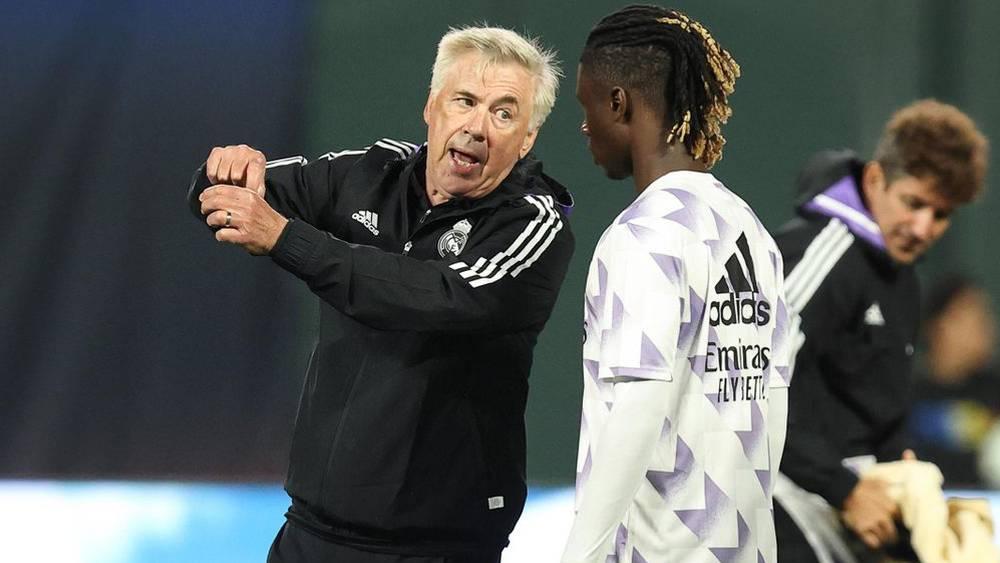 أنشيلوتي عن كامافينغا: "فنيًا ليس لديه ما يتعلمه وبدنيًا يمتلك محرك سيارة فيراري"