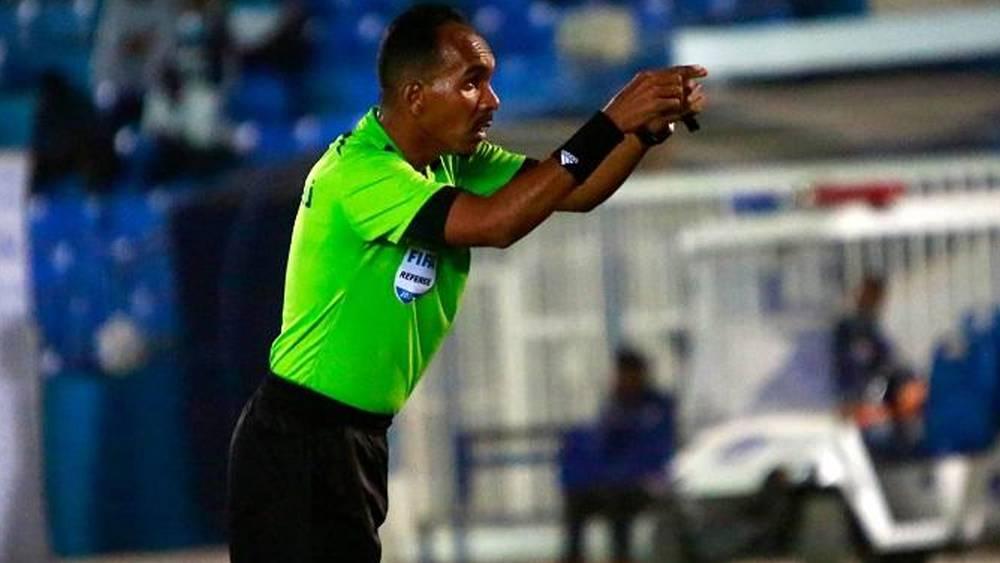 الحكم السوداني "محمود علي إسماعيل" يُدير مباراة الإياب بين الوداد وسان داونز