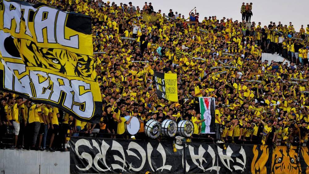 فصيل "فاتال تايغرز" يقاطع مباراة المغرب الفاسي والرجاء ويرجع السبب لـ"الفوضى التنظيمية"
