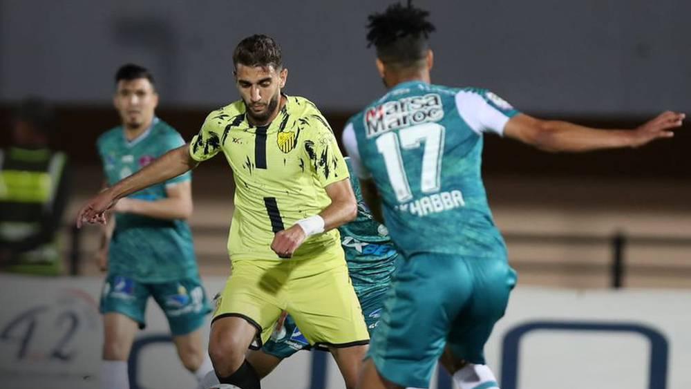 البطولة الاحترافية/ المغرب الفاسي يلحق الهزيمة السابعة بالرجاء هذا الموسم (2-1) ويصعد للمركز الثامن