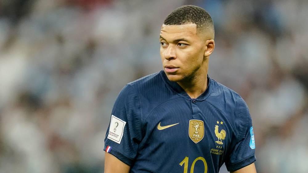 "ليكيب"/ تدخل مبابي حال دون إضراب لاعبين من المنتخب الفرنسي للأمل بعد منعهم من الصيام في رمضان