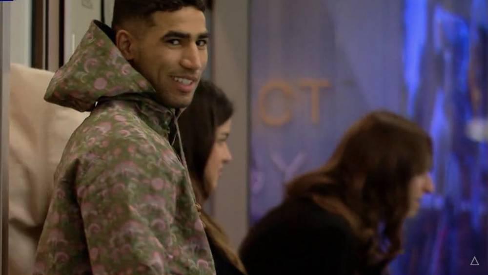 حكيمي حاضر في "سان سيرو" لمتابعة مباراة الإنتر ضد ميلان بدوري الأبطال