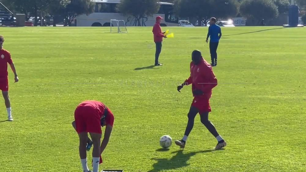 بمشاركة صامبو.. الوداد يواصل استعداداته بإجراء حصة تدريبية عشية يومه الخميس تأهبا لمواجهة سان داونز