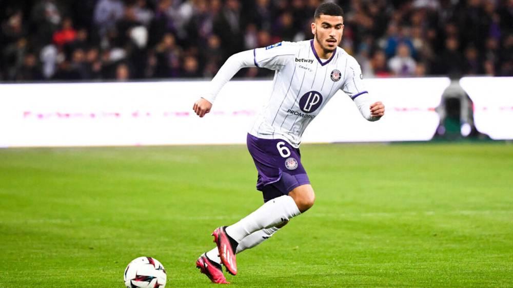 مدرب تولوز: "أبوخلال حاضر في القائمة المستدعاة لمباراة نيس مثل أي لاعب آخر في الفريق"