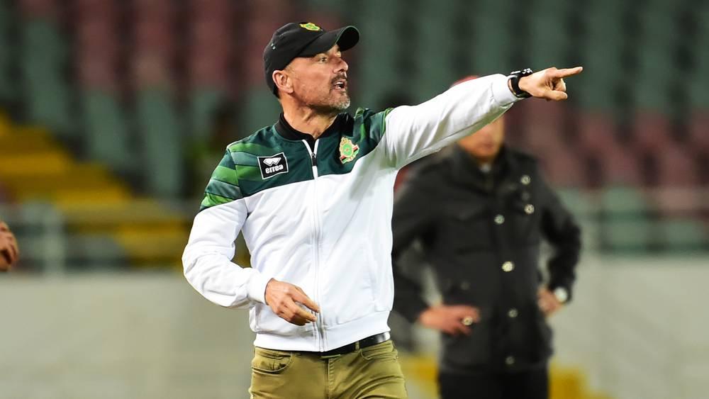 رسميا/ الجيش الملكي يقيل مدربه الفرنسي فيرناندو داكروز