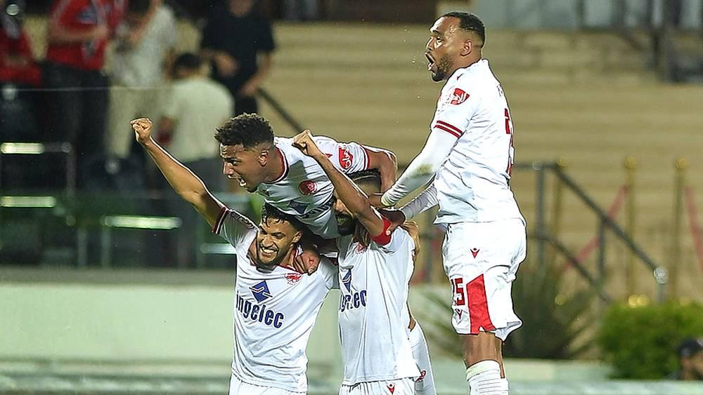 فرحان وعطية الله يقودان الوداد للفوز على المغرب التطواني (2 - 0)
