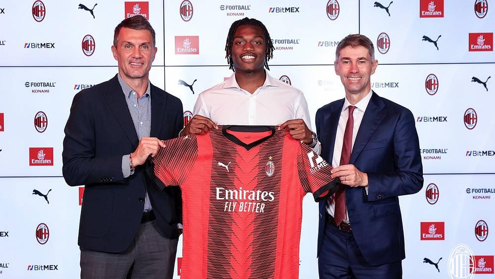 رسميا/ ميلان يجدد عقد رافاييل لياو حتى 2028