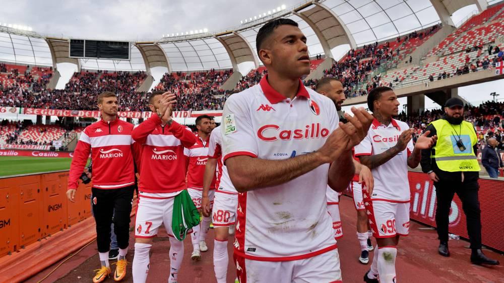 شديرة يهدر ركلة جزاء وفريقه باري يتعادل مع كالياري (1-1) في ذهاب نهائي ملحق الصعود إلى الـ"سيري آ"