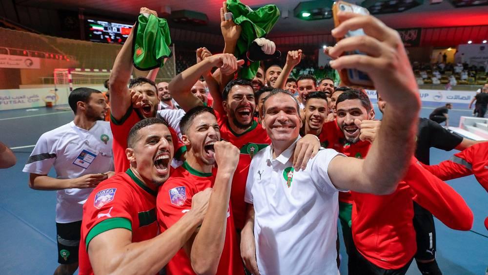 لاعبو المنتخب المغربي لـ"الفوتسال": "البطولة لم تكن سهلة ولكن الحمد لله ظفرنا باللقب ونشكر المدرب على مجهوداته الكبيرة رغم مرضه"