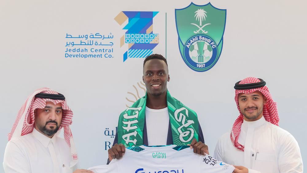 رسمياً/ الأهلي السعودي يتعاقد مع إدوارد ميندي قادما من تشيلسي