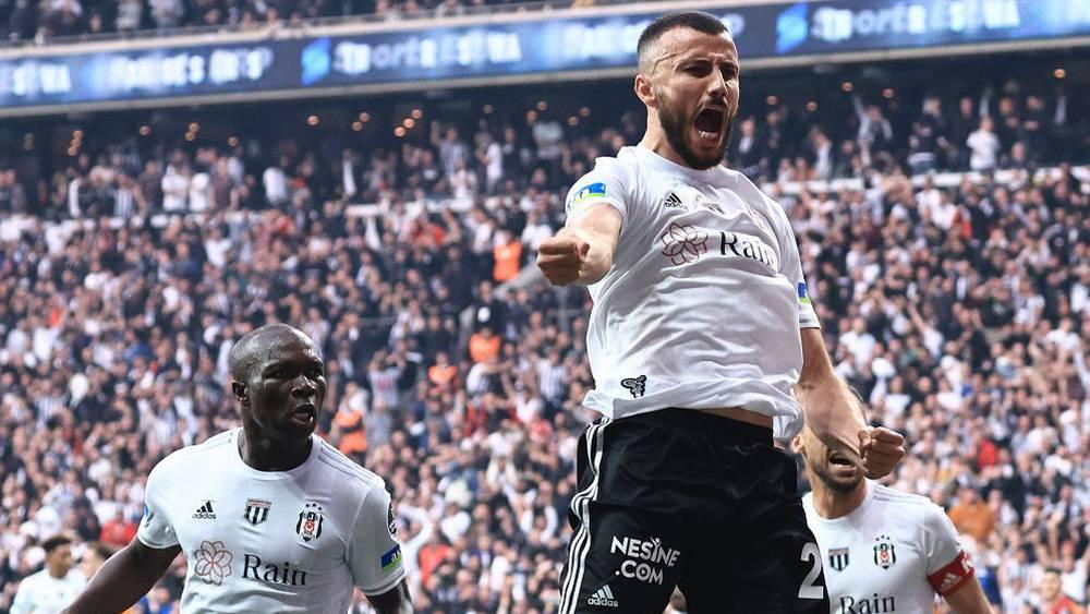 مدرب بشكتاش: "سايس هو لاعب التوازن في فريقي.. أتمنى بقاءه معنا رغم أن الإدارة نقلت لي رغبته في الرحيل"