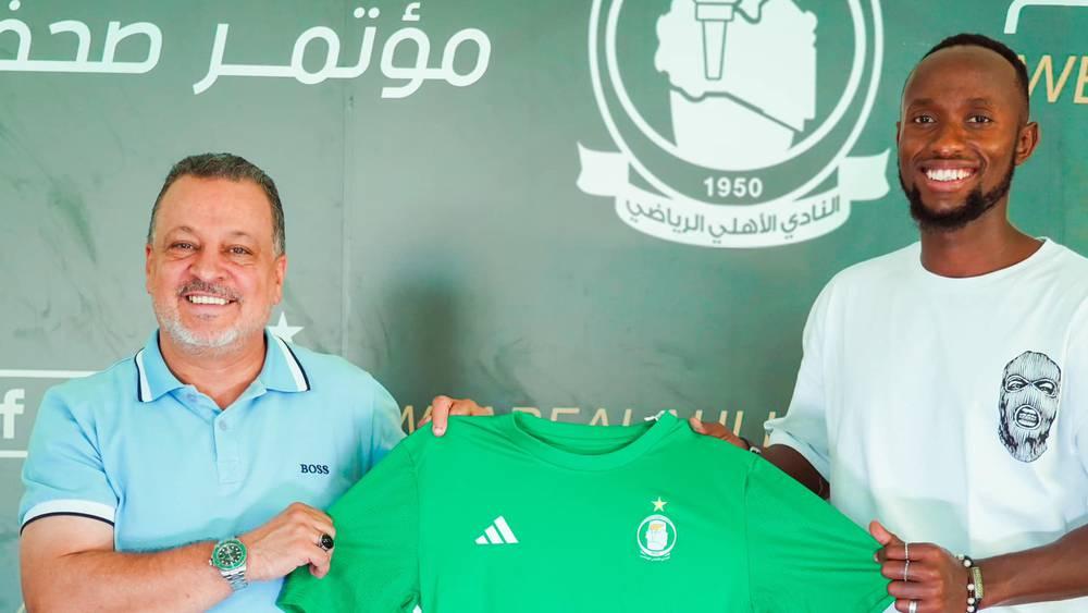رسميا/ أهلي طرابلس الليبي يُعلن تعاقده مع لاعب الجيش الملكي سابقا تيري مانزي