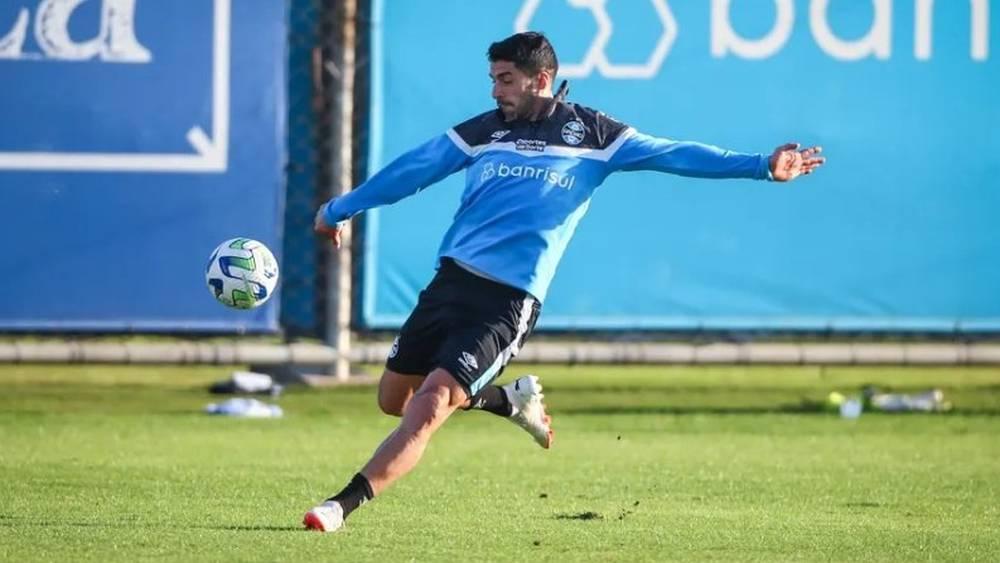 تقارير/ سواريز يرغب في مجاورة ميسي من جديد وإنتر ميامي مستعد لجلبه مقابل 15 أو 20 مليون دولار