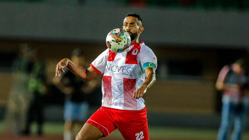 المهدي الباسل يُجدّد عقده مع الفتح الرياضي لموسم إضافي