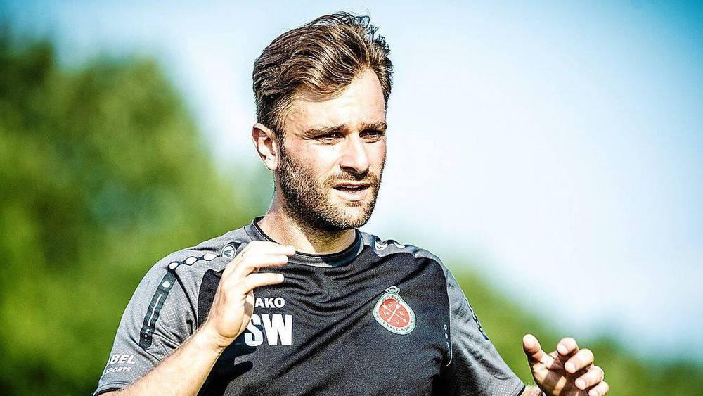 الرجاء الرياضي يُعلن تنصيبه الفرنسي ويليام سالفادوري مُعدا بدنياً للفريق الأول