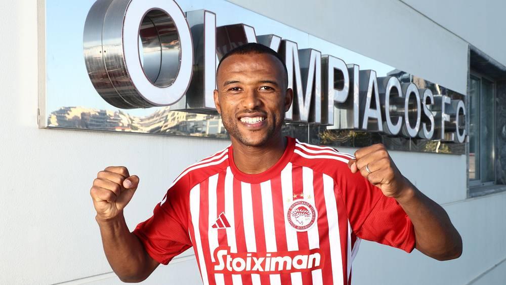 رسميا/ أيوب الكعبي ينتقل إلى أولمبياكوس اليوناني