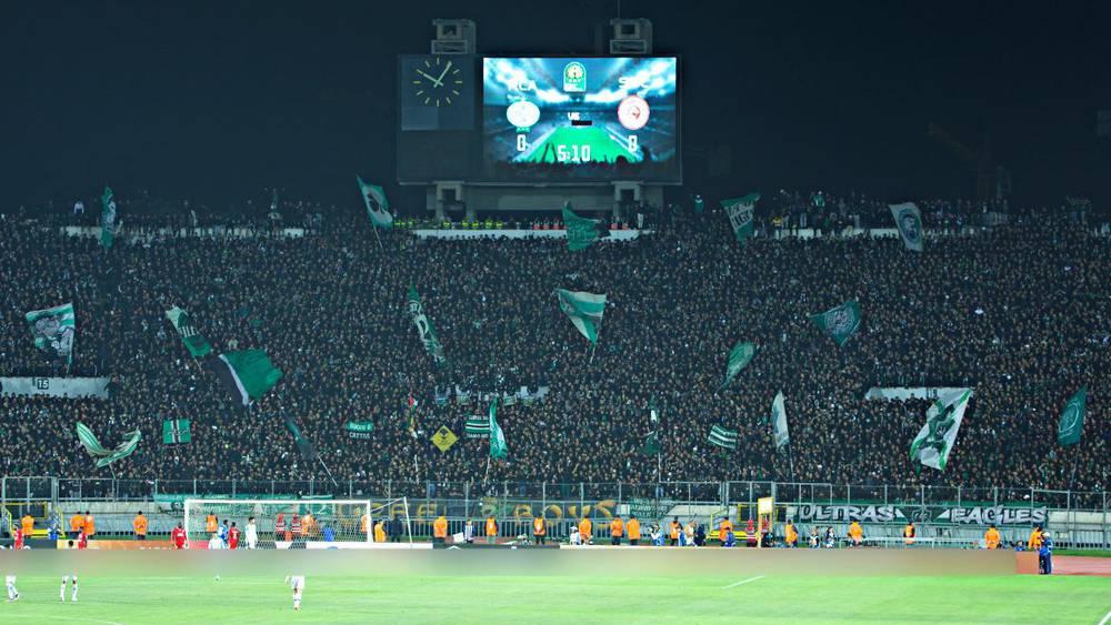 "الكورفا سود" تطالب بودريقة بإلغاء بطاقة المشجع وتشدد: "لا نقبل بالطبقية وموقفنا واضح وغير قابل للمساومة"