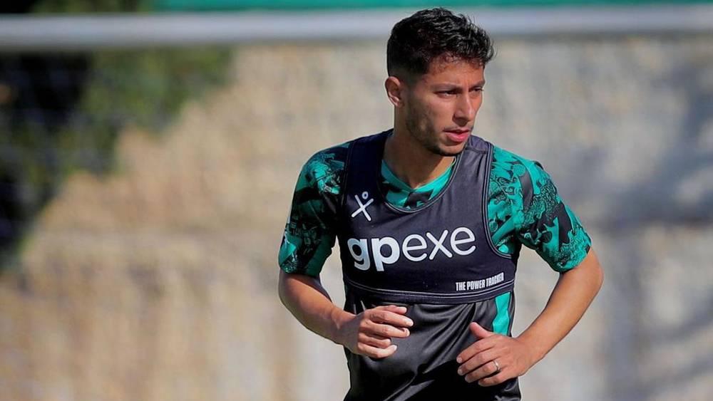 إدارة الرجاء تتجه لإيجاد حل توافقي مع بوزوق يقضي باستمراره مع الفريق مقابل توصله بجزء من مستحقاته العالقة