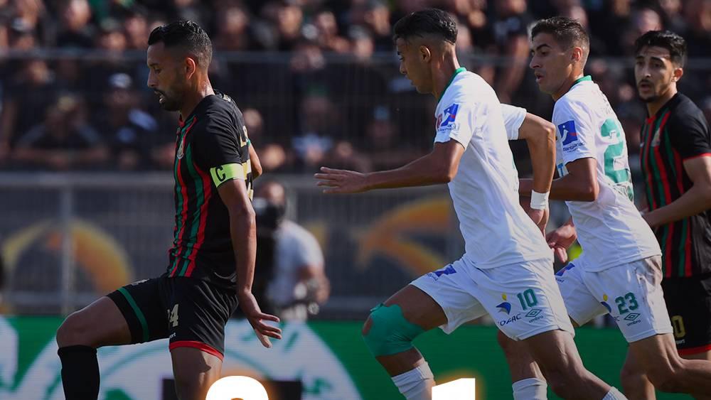 البطولة الاحترافية/ الرجاء يتقدم في الشوط الأول على الجيش الملكي (2-1) وخفيفي يتلقى بطاقة حمراء