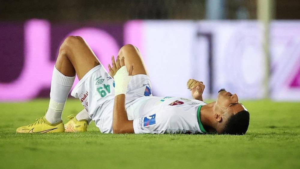 المهدي موهوب يخضع يومه الإثنين لفحوصات دقيقة لتحديد نوعية إصابته واللاعب مهدد بالغياب لمدة تصل إلى شهرين