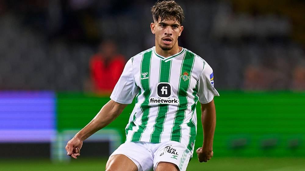 الدوري الإسباني/ الزلزولي يشارك كبديل ويقدم تمريرة حاسمة في تعادل بيتيس أمام قادش (1-1)