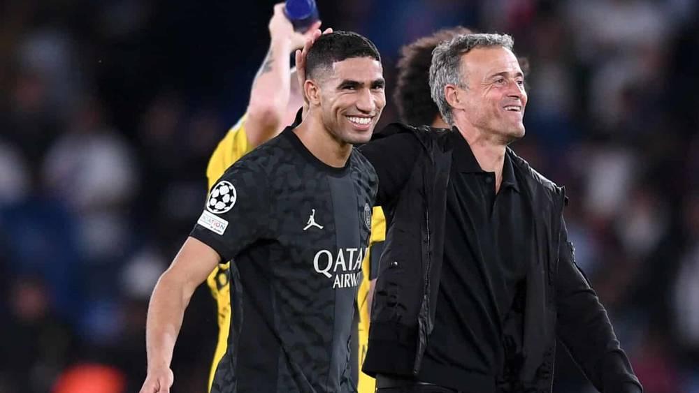 إنريكي عن دور حكيمي في فريقه: "عندما نمتلك الكرة يصبح مهاجمًا وعندما نفقدها يتحوّل إلى مدافع"