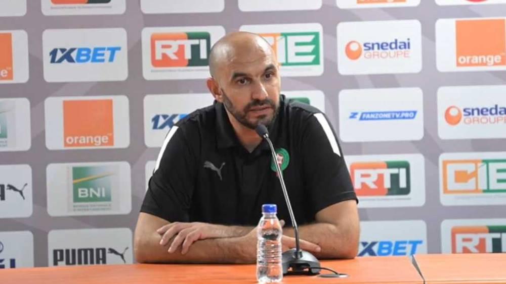 الركراكي: "لا يمكنك الظفر بكأس أمم أفريقيا إذا لم تعاني من أرضية الملعب"