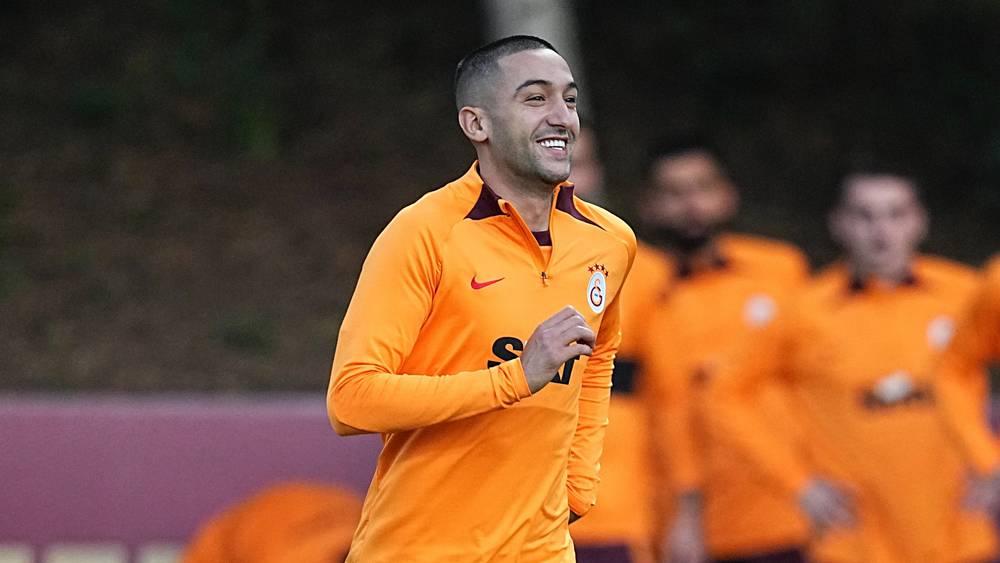 زياش يخوض آخر حصة تدريبية مع غلطة سراي قبل ملاقاة بشكتاش في الدوري التركي