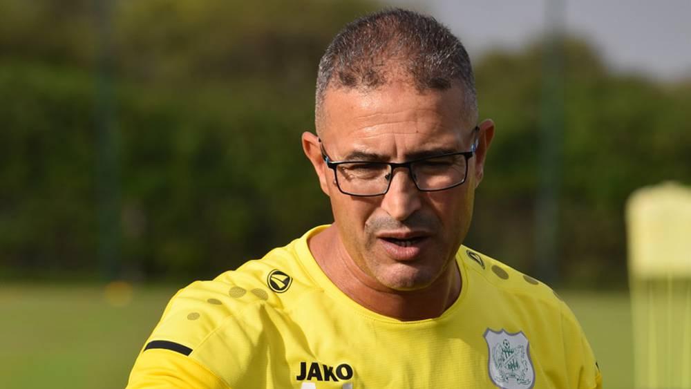 الدفاع الحسني الجديدي لـ"البطولة": "الجيناني لازال مدربا للفريق والنتائج المحققة لا ترقى إلى طموحات إدراة النادي"