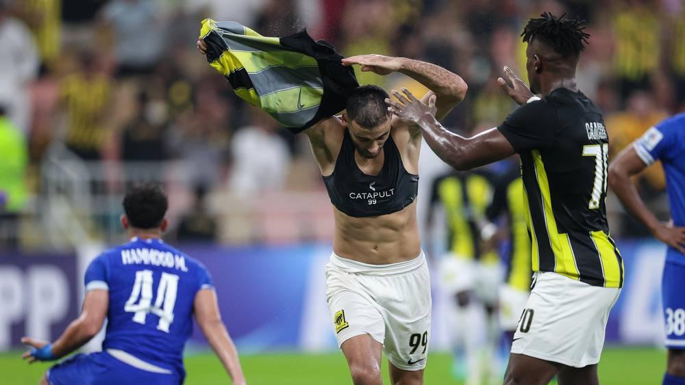 حمد الله: "نزعت القميص بعد إحرازي الهدف ليرى الجميع عضلاتي وأنا رهن إشارة المدرب في أي مركز"