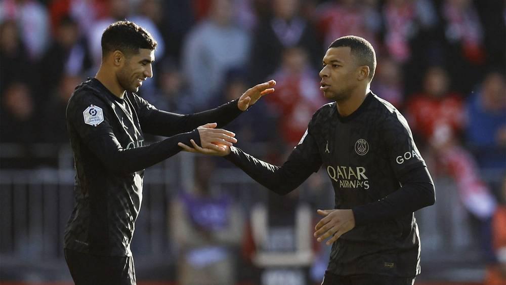 بسبب دفاعه عن حكيمي.. الإعلام الفرنسي يهاجم مبابي وينتقده!