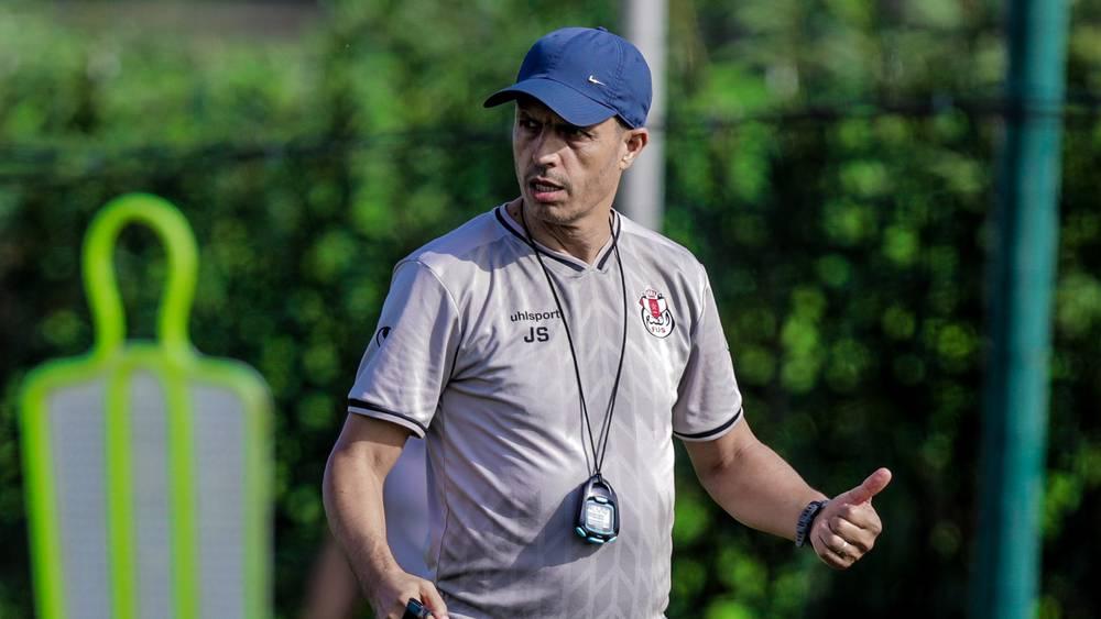 السلامي :"لا نستحق الفوز أمام الرجاء وأرضية 'دونور' شكلت عائقا أمام اللاعبين"