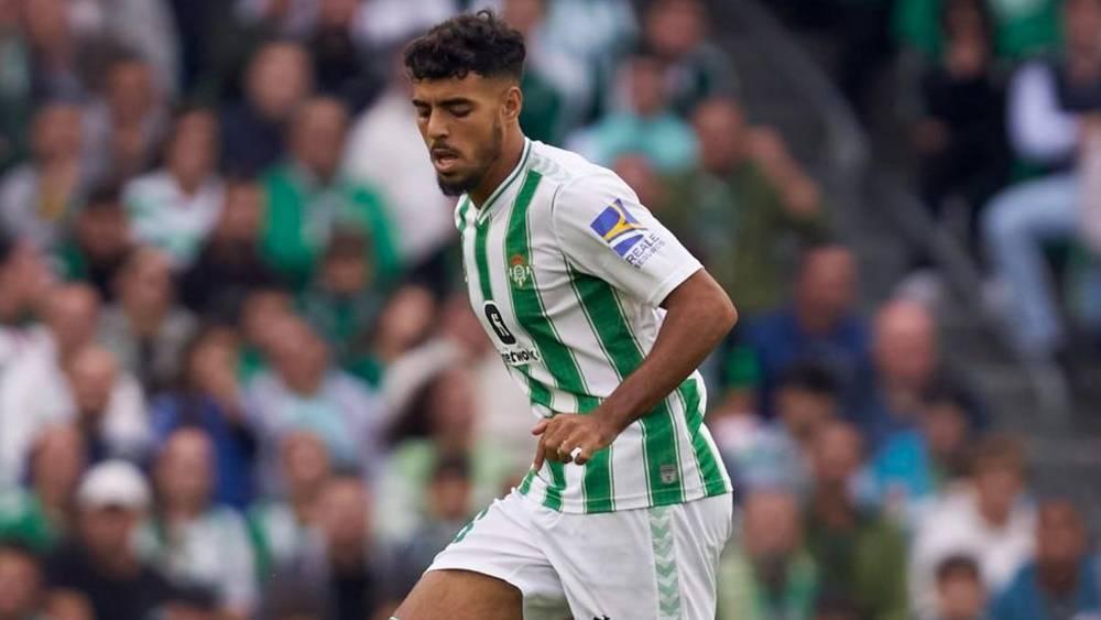 مدرب ريال بيتيس: "شادي رياض يقدم أداءً عاليًا رغم قلة خبرته في دوري الدرجة الأولى"