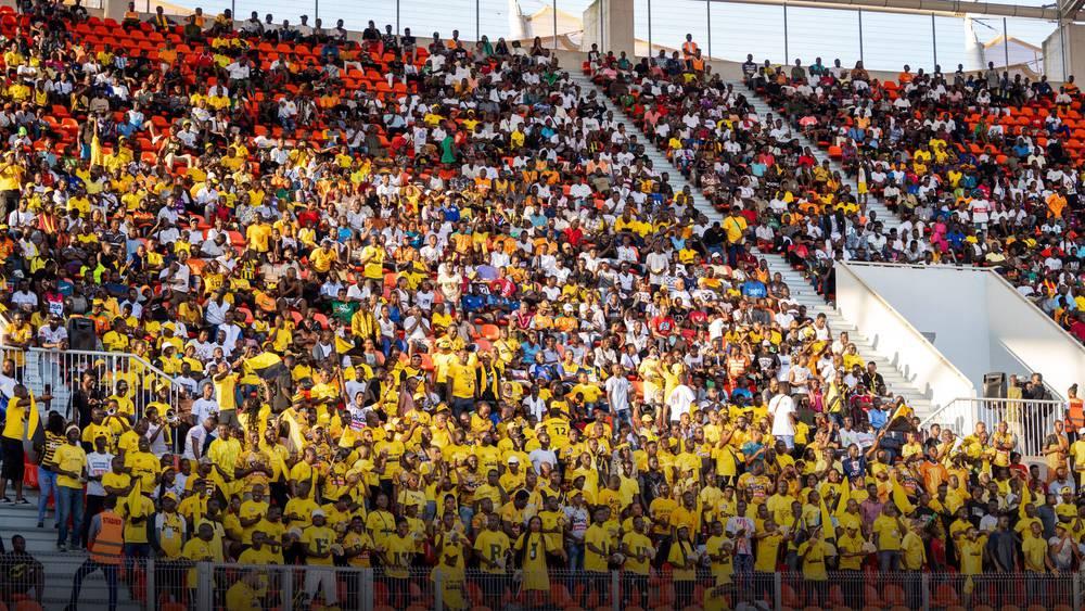 أسيك ميموزا يدعو جماهيره للحضور إلى ملعب "فيليكس بوانيي" باللون الأصفر ومساندة الفريق أمام الوداد