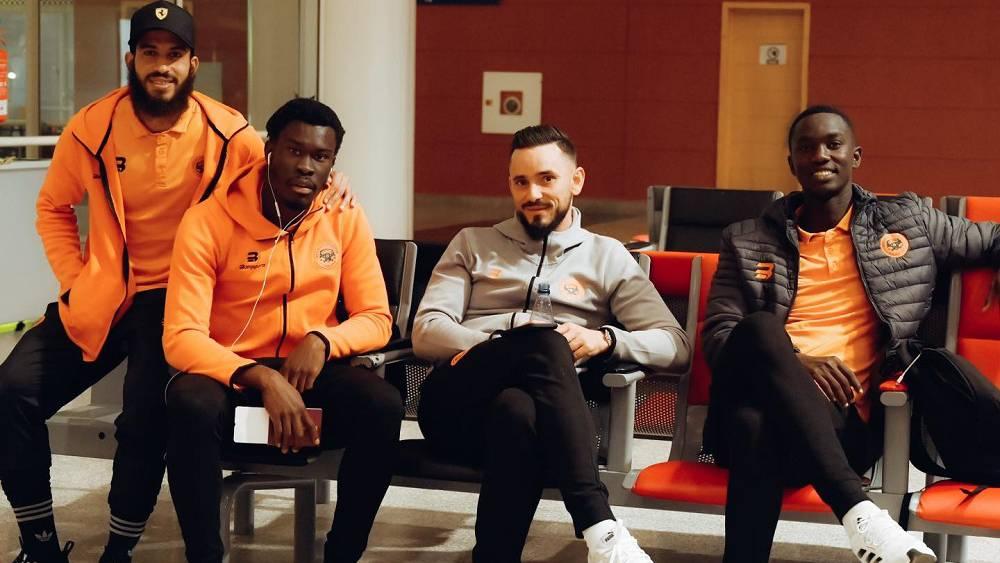 بعثة نهضة بركان تصل إلى باماكو استعدادا لمواجهة الملعب المالي في كأس الكونفدرالية