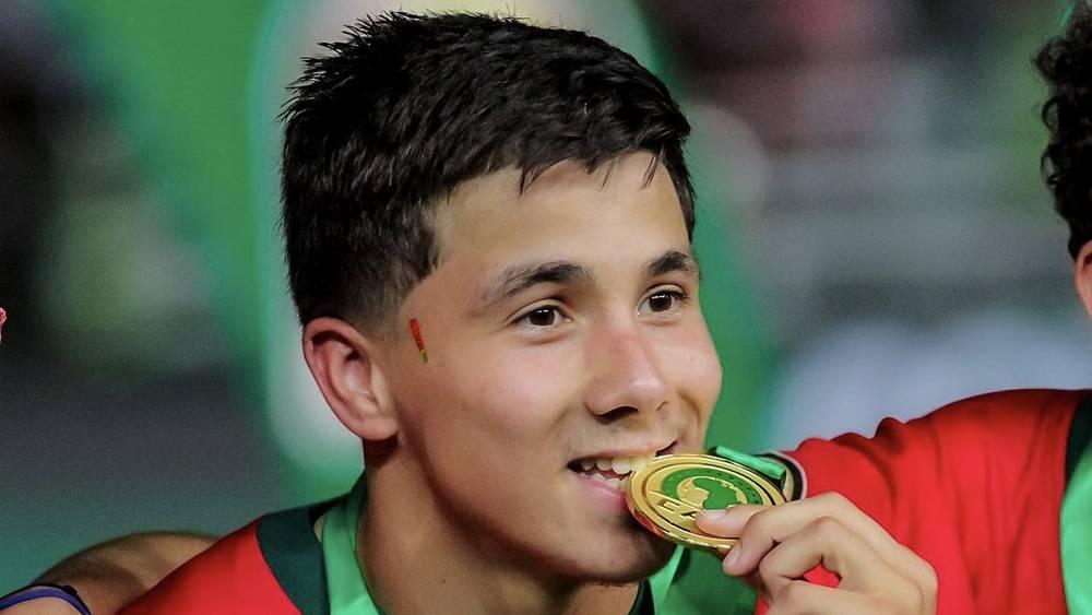 بوشواري: "لا أفكر كثيرا في التواجد بكأس أمم أفريقيا وفي حال استدعاني الركراكي سأكون في قمة السعادة"